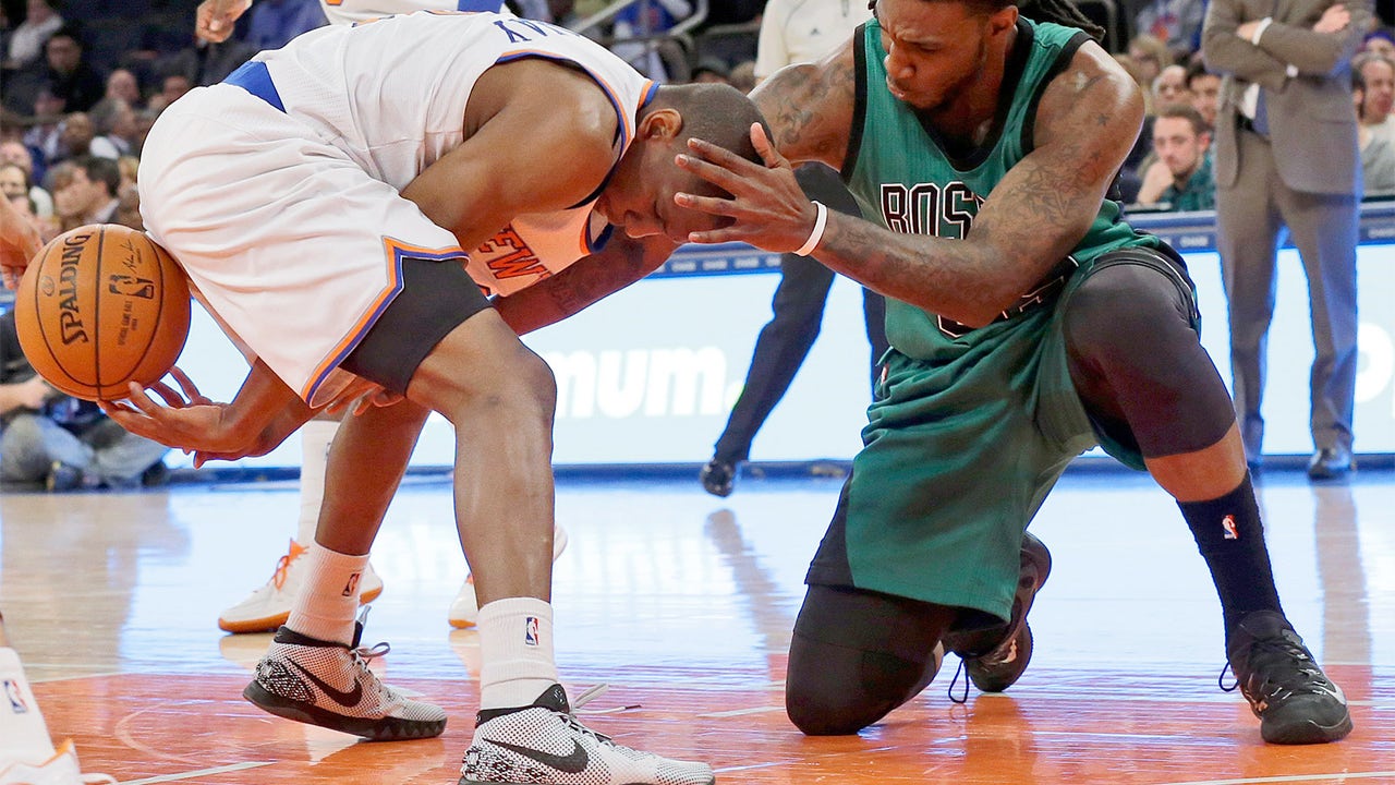 Lineup change helps Celtics beat Knicks, snap 3-game losing streak